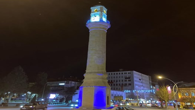 SAAT KULESİ MAVİYE BÜRÜNDÜ