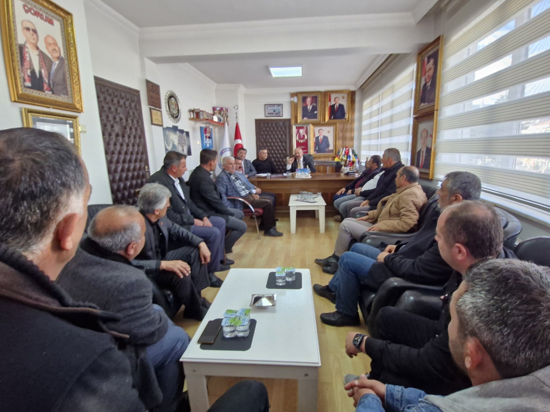 Ä°SBÄ°R, KÃ–Y MUHTARLARINI DÄ°NLEDÄ°