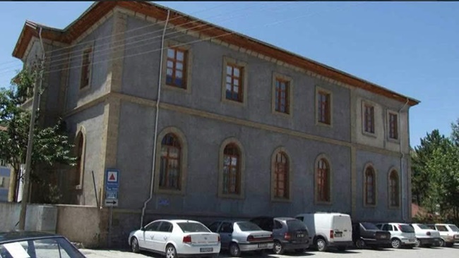 TAŞ MEKTEP KÜTÜPHANE OLUYOR