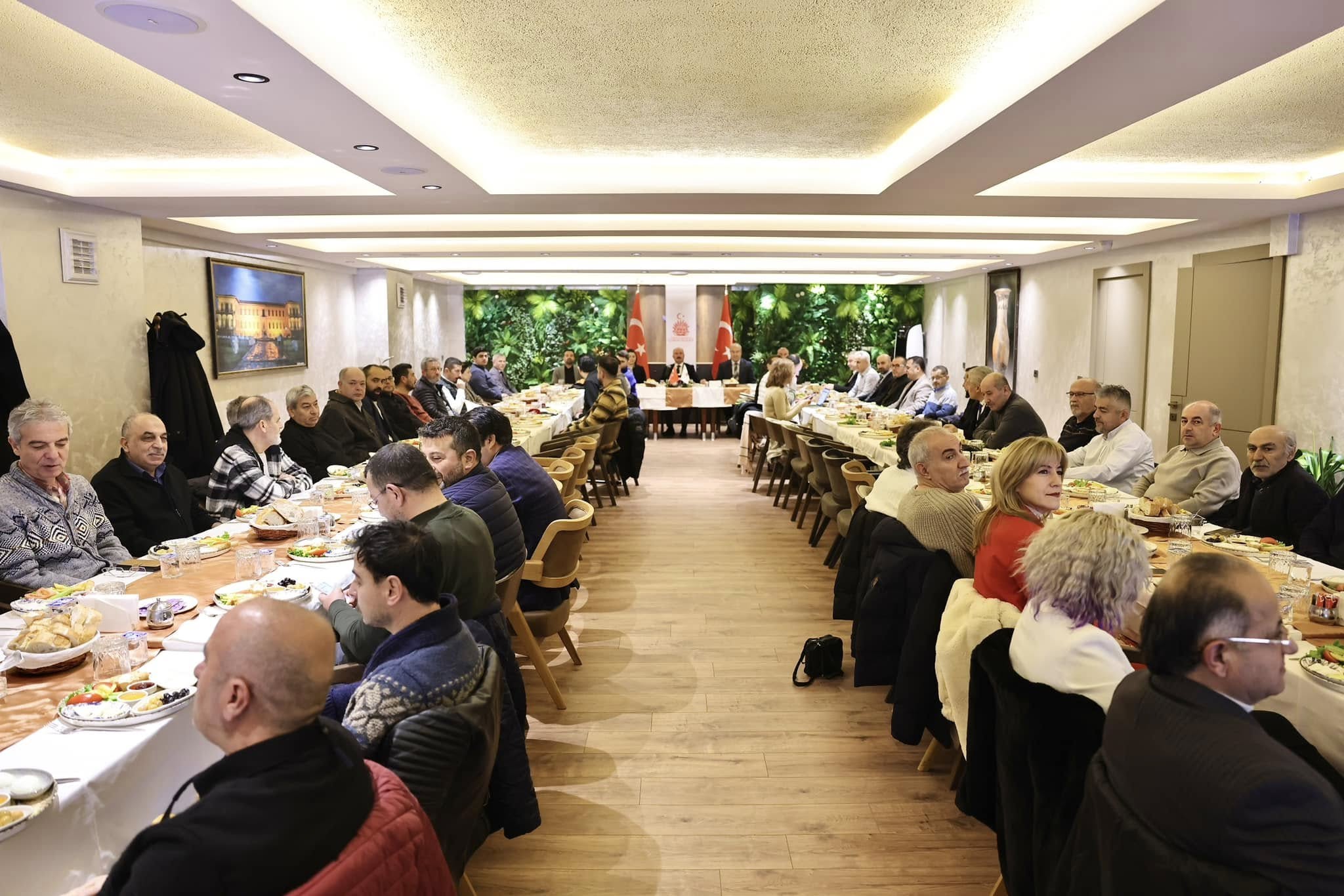 VALİ ÇALGAN, GAZETECİLERLE BİR ARAYA GELDİ