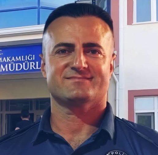 GENÇ POLİS EVİNDE ÖLÜ BULUNDU