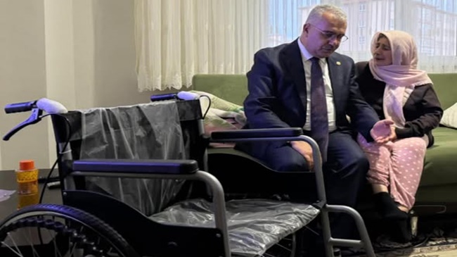AHLATCI’DAN EN ANLAMLI  'ANNELER GÜNÜ' HEDİYESİ