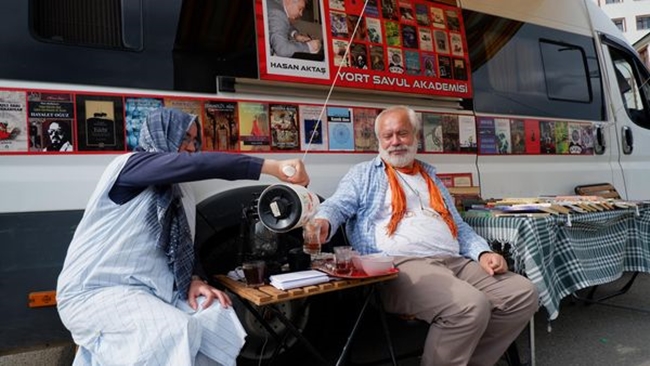 KARAVAN KÄ°TAP Ä°LE ANADOLUâ€™YU GEZÄ°YOR