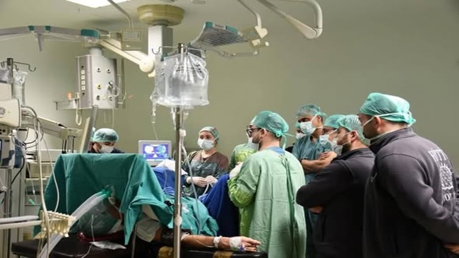 EROL OLÇOK'TA BİR İLK! LAZERLE PROSTAT AMELİYATI