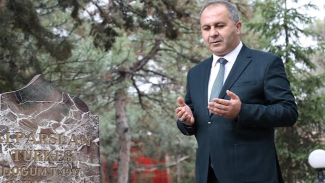 BAŞBUĞ TÜRKEŞ’İ MİNNET  VE ÖZLEMLE ANIYORUZ