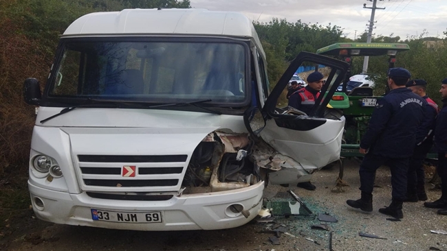 Ã–ÄžRENCÄ° SERVÄ°SÄ° KAZA YAPTI,  12 Ã–ÄžRENCÄ° HASTANELÄ°K OLDU