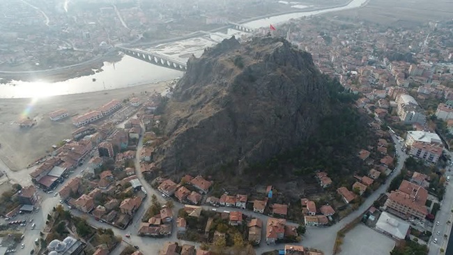 OSMANCIK KALESİ ÇEVRESİNDE YIKIM BAŞLIYOR