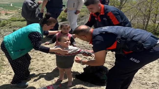 ÇORUM’DA ÇAMURA SAPLANAN  İKİ ÇOCUK SAĞ SALİM KURTARILDI