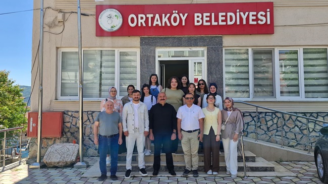 İSKİLİP GSB KIZ YURDU ÖĞRENCİLERİNDEN BAŞKAN İSBİR’E ZİYARET