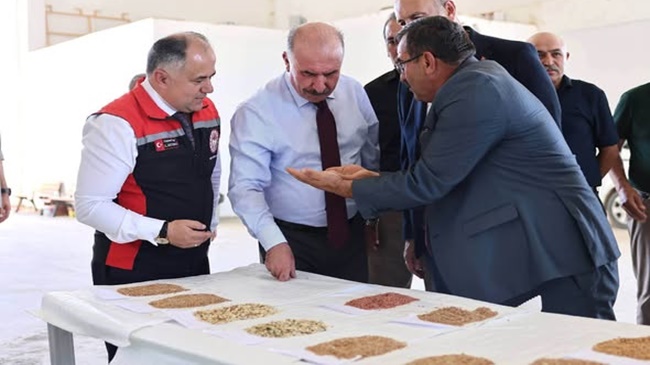 ÖZDEMİR, ÇİFTÇİ İÇİN TOHUM  ELEME MAKİNESİ TALEP ETTİ