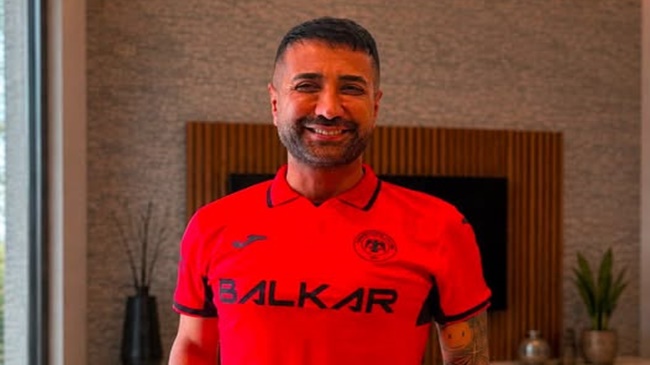 ÜNLÜ SANATÇI, ÇORUM FK FORMASIYLA POZ VERDİ