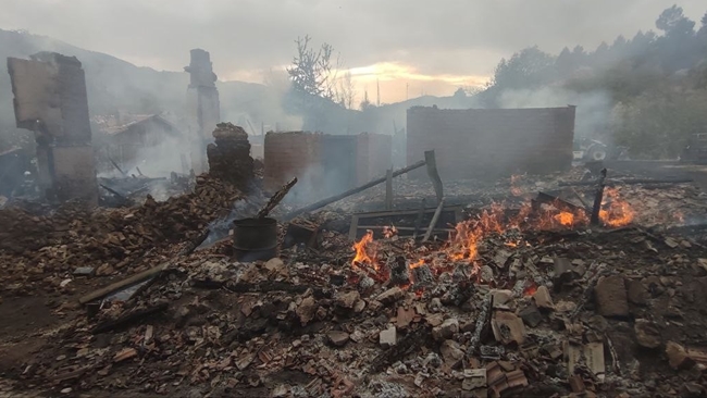 3 EV VE 6 SAMANLIK ALEVLERE TESLÄ°M KLDU