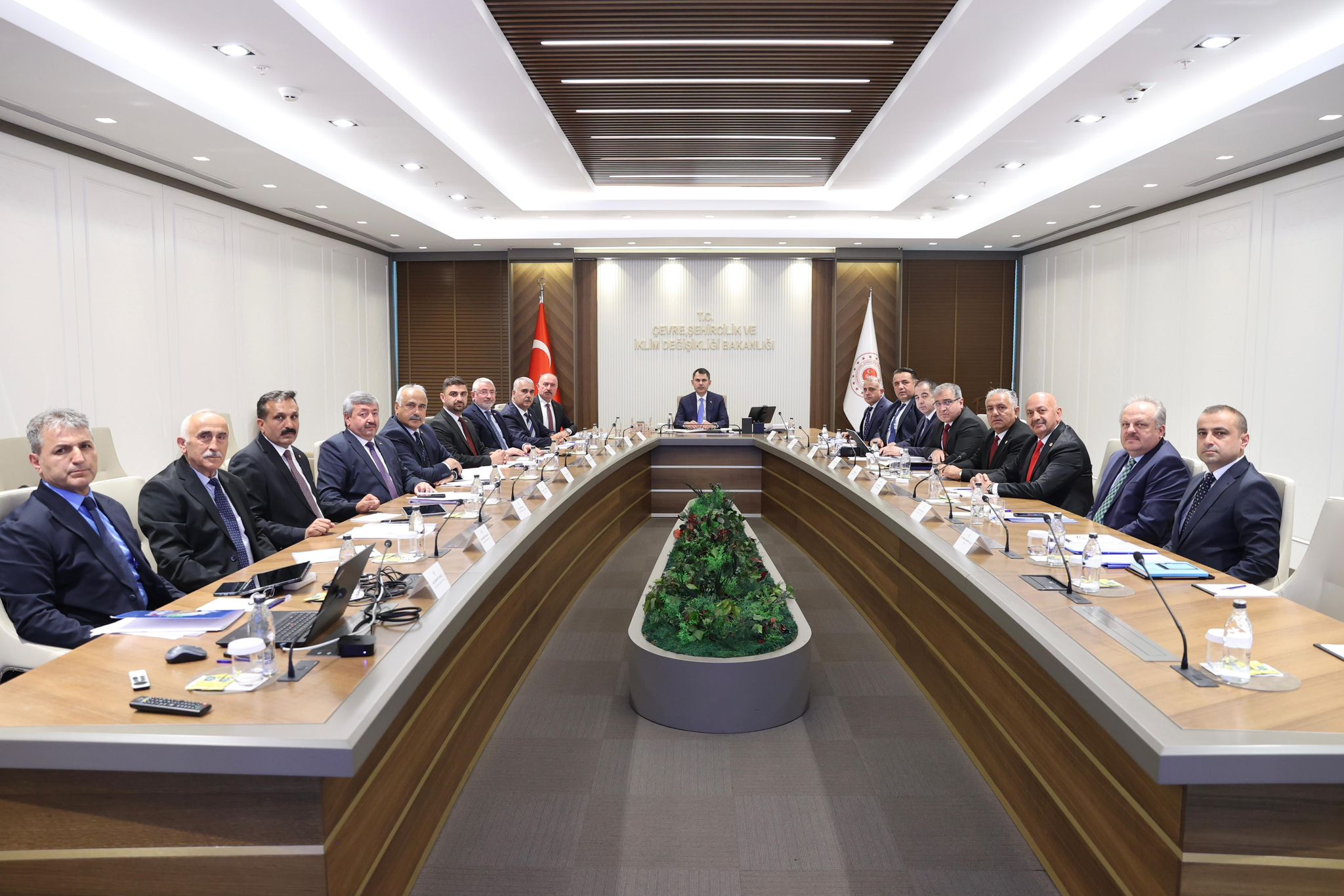 AK PARTİLİ BELEDİYELERE BAKANLIK DESTEĞİ!