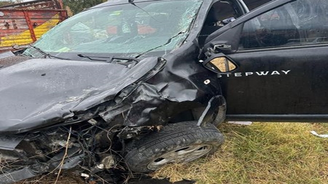 OTOMOBÄ°L TARLAYA SAVRULDU  1â€™Ä° AÄžIR 4 KÄ°ÅžÄ° YARALANDI