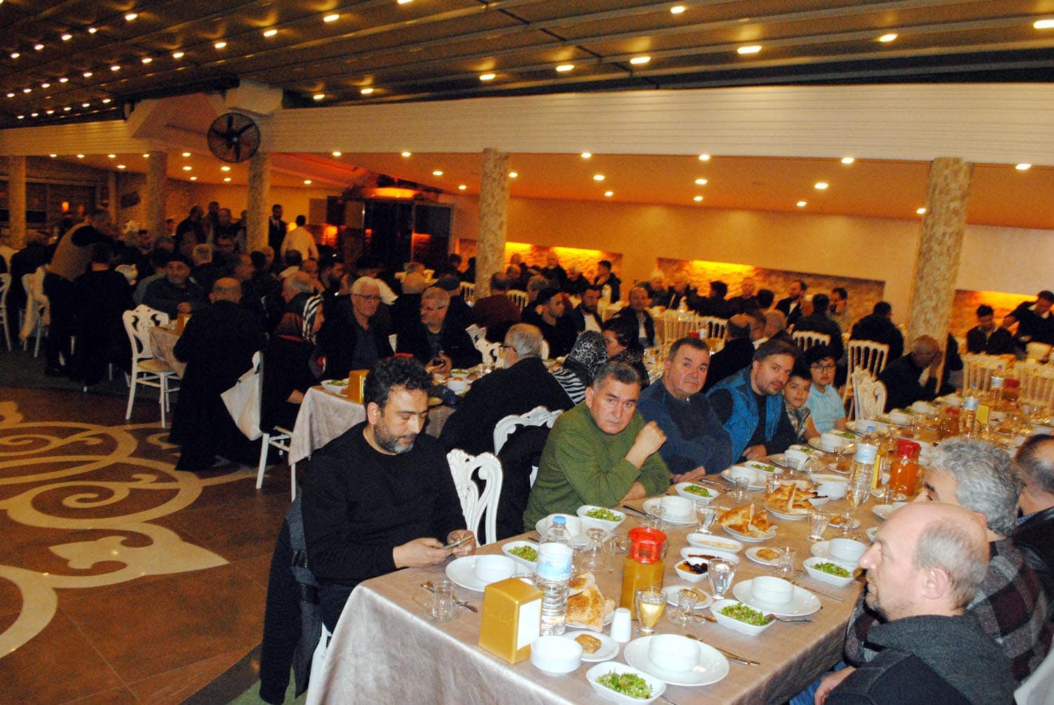 AYAKKABICI ESNAFI İFTARDA BULUŞTU