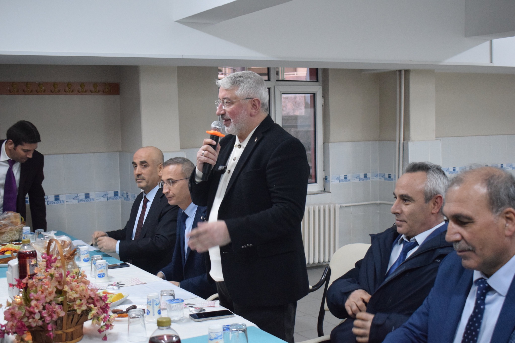 AŞGIN, MEZUN OLDUĞU OKULDA ÖĞRENCİLERLE BULUŞTU