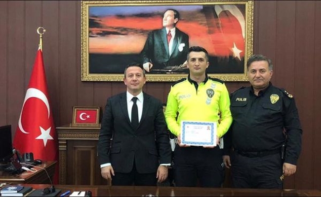 KAHRAMAN POLÄ°S, BAÅžARI  BELGESÄ° Ä°LE Ã–DÃœLLENDÄ°RÄ°LDÄ°