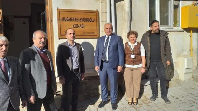 Ä°SKÄ°LÄ°Pâ€™TE â€œHUGHETTE EYÃœBOÄžLU  BÄ°R RENK, BÄ°R Ä°Z Ã‡ALIÅžTAYIâ€ BAÅžLADI