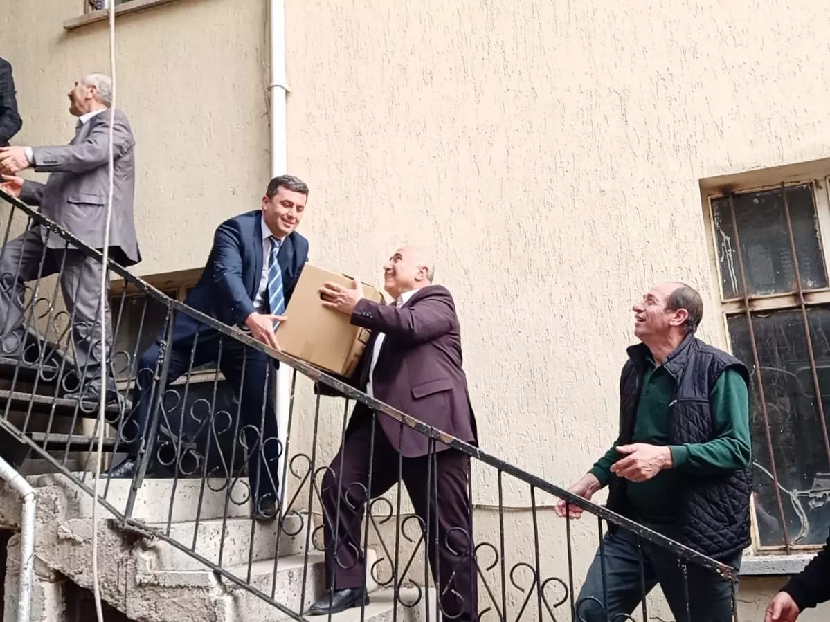 BAYAT BELEDÄ°YESÄ° YARDIM PAKETÄ° DAÄžITIYOR