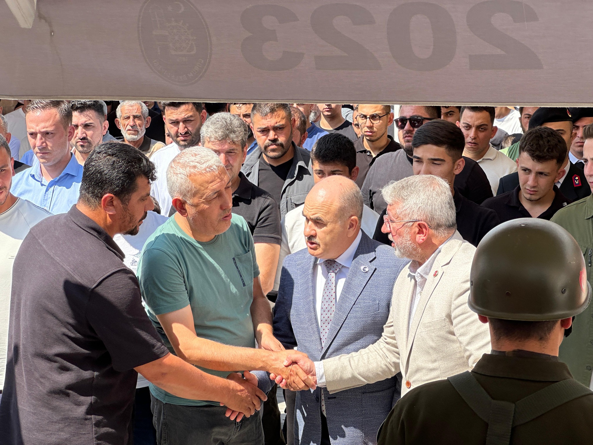 GENÃ‡ KOMUTAN DUALARLA UÄžURLANDI