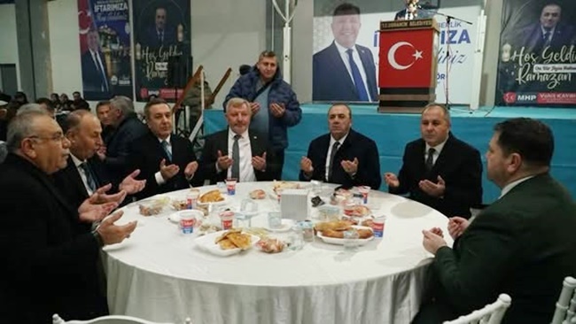 5 BİN KİŞİ AYNI SOFRADA ORUÇ AÇTI