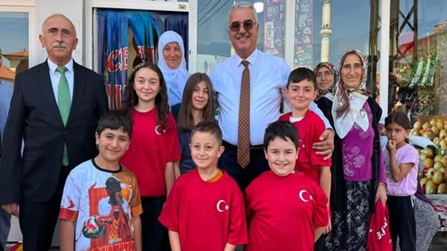 AHLATCI, İLÇELERDE GÖNÜLLERE DOKUNUYOR