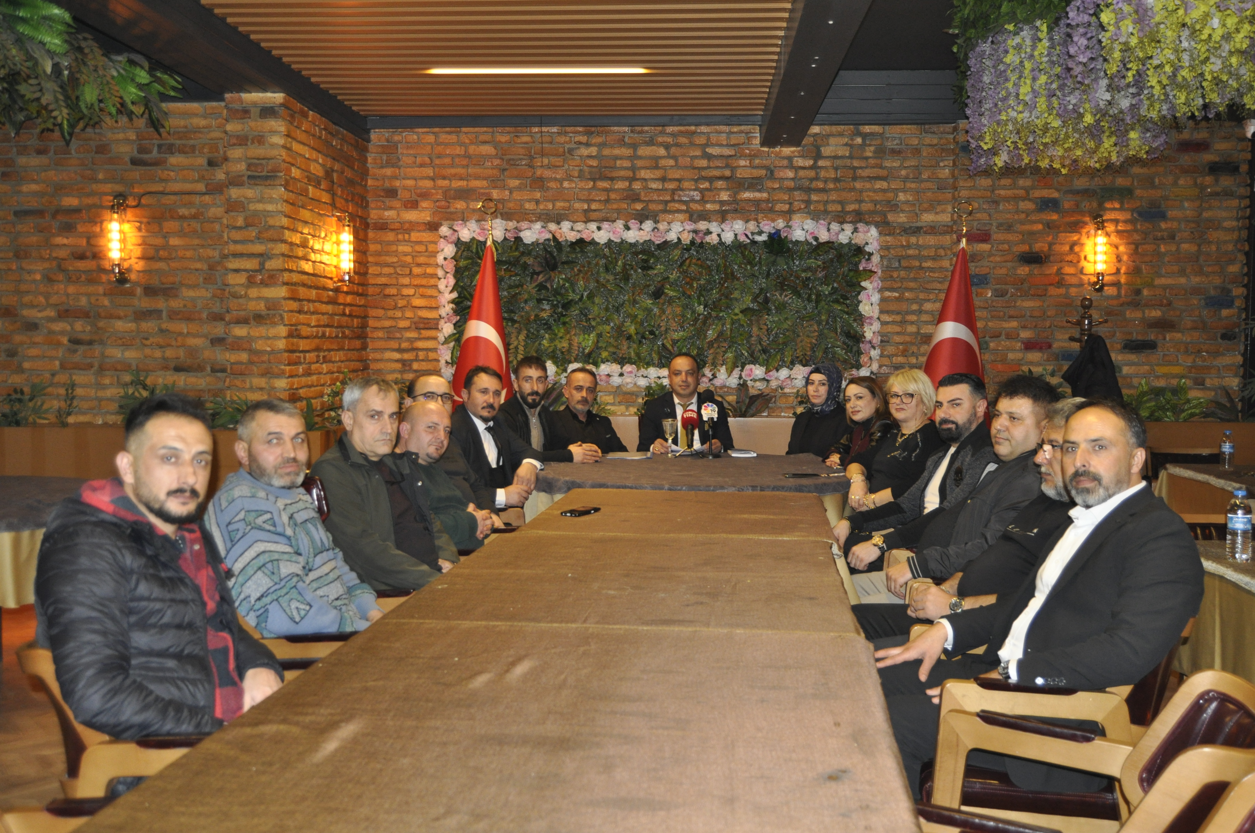 GAZİ DEMİR ADAYLIĞINI AÇIKLADI
