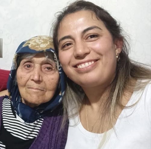 SİBEL EMRE ANNEANNESİNİ KAYBETTİ