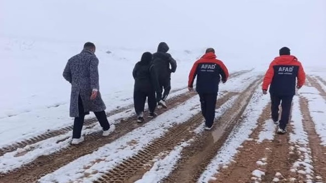 KÖSEDAĞ'DA MAHSUR  KALAN 3 KİŞİ KURTARILDI